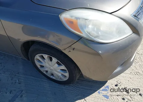 2013 Nissan Versa 1.6 Sv z USA, uszkodzony, nr VIN 3N1CN7AP3DL876902